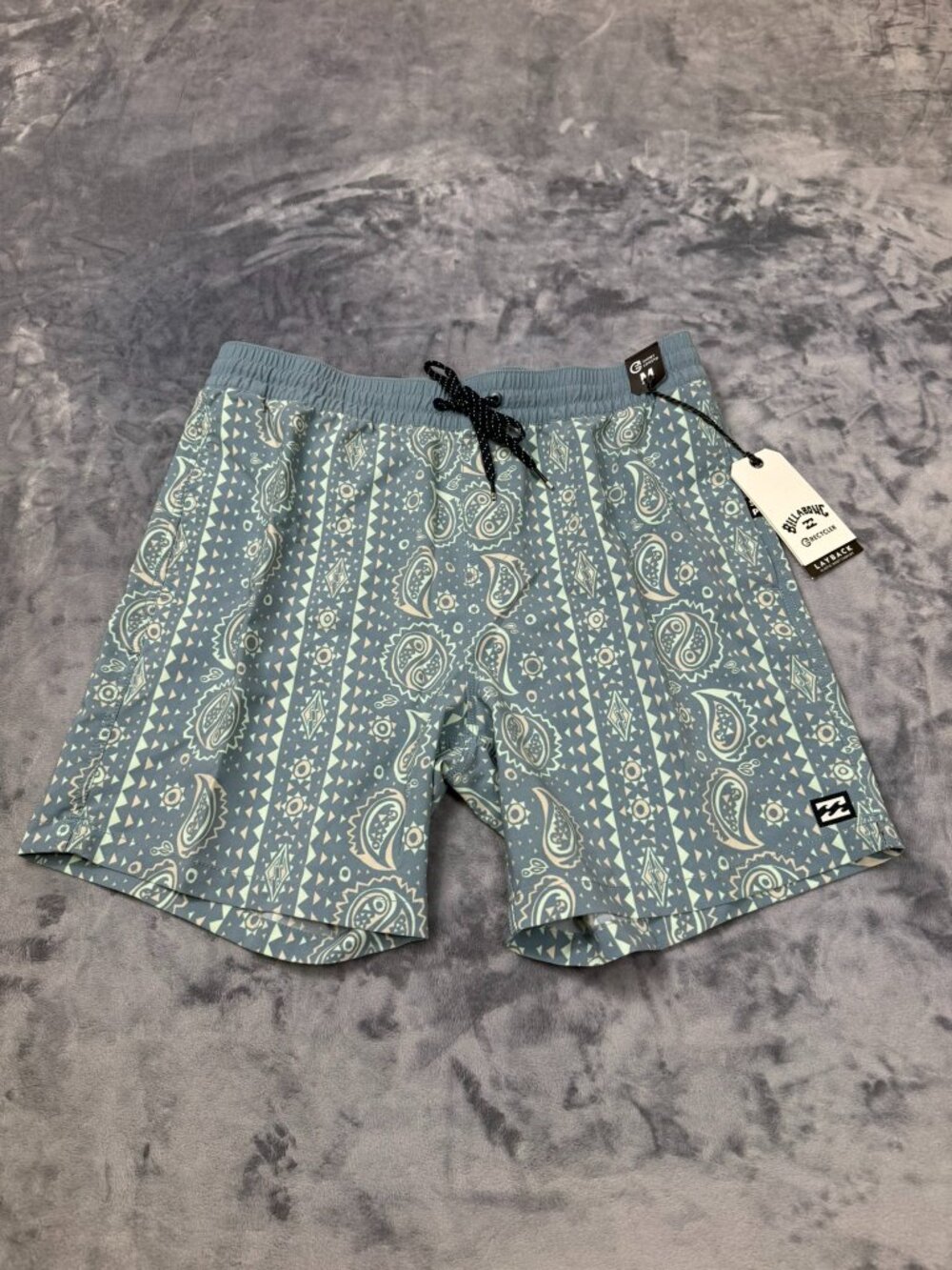 Billabong Men's Sundays Layback Board Shorts Short Length SZE Medium Paisley